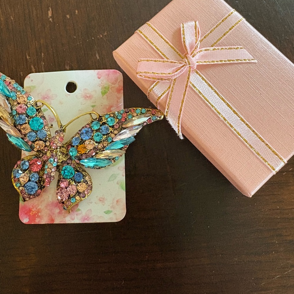 Colorful Butterfly Brooch - Picture 6 of 17